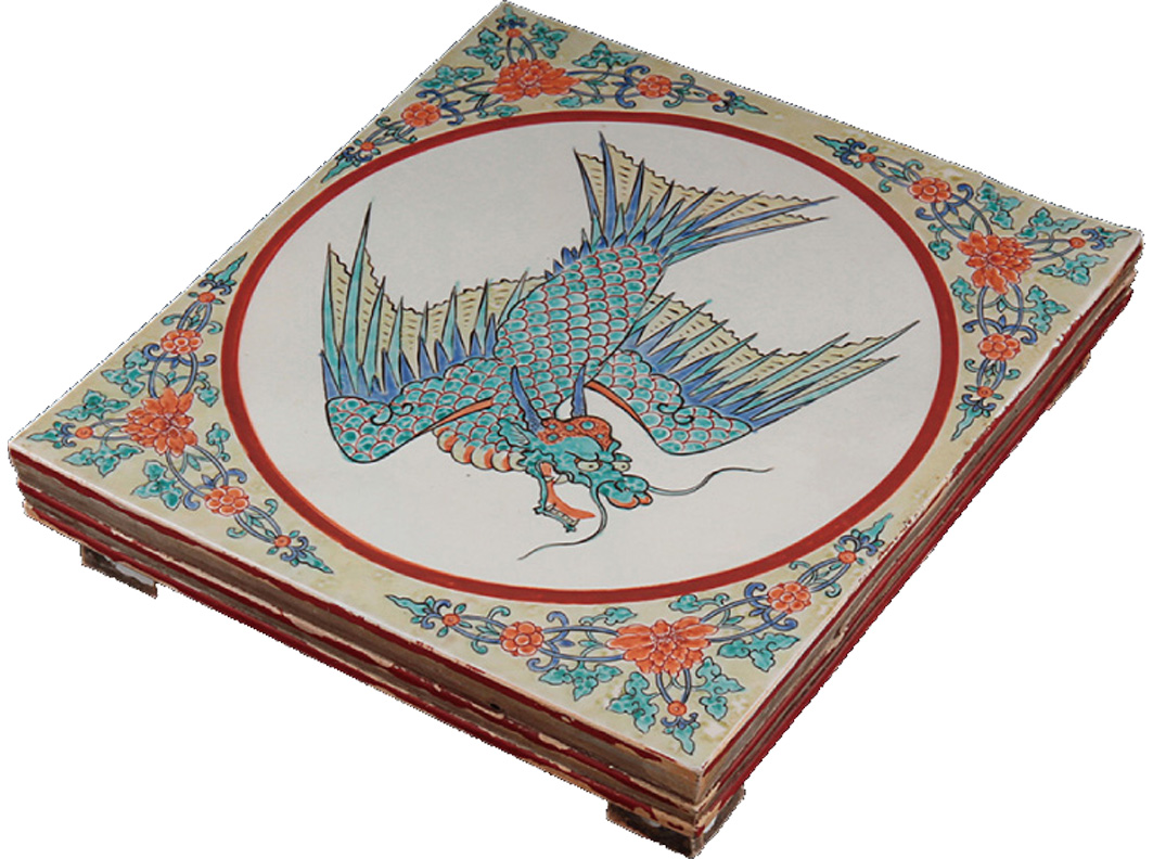 Ceramic tile with dragon design in the Kakiemon overglaze enamel style, 17th century.