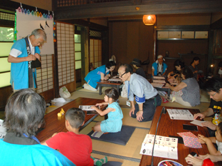 吉野家では、恒例の「七夕折り紙教室」