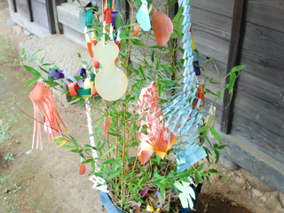 こちらは、江戸の錦絵風の笹飾り