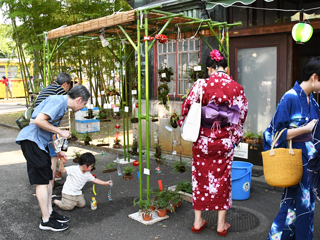 伝統工芸の実演と販売