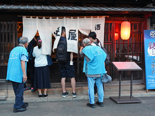 鍵屋を外からご案内