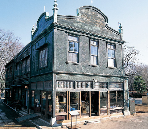 丸二商店(荒物屋)準備中